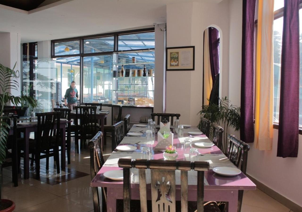 M Hotel And Restaurant แมคลอยด์กันจ์ ภายนอก รูปภาพ