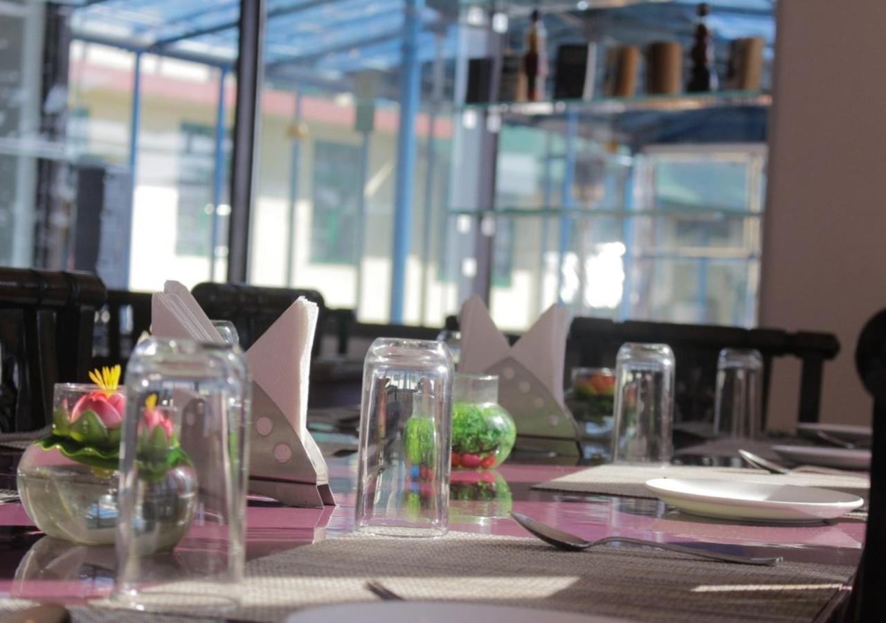 M Hotel And Restaurant แมคลอยด์กันจ์ ภายนอก รูปภาพ