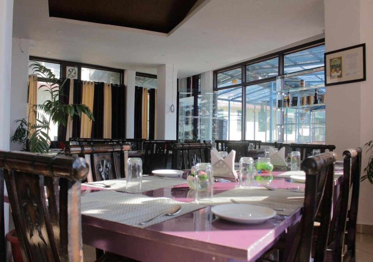 M Hotel And Restaurant แมคลอยด์กันจ์ ภายนอก รูปภาพ