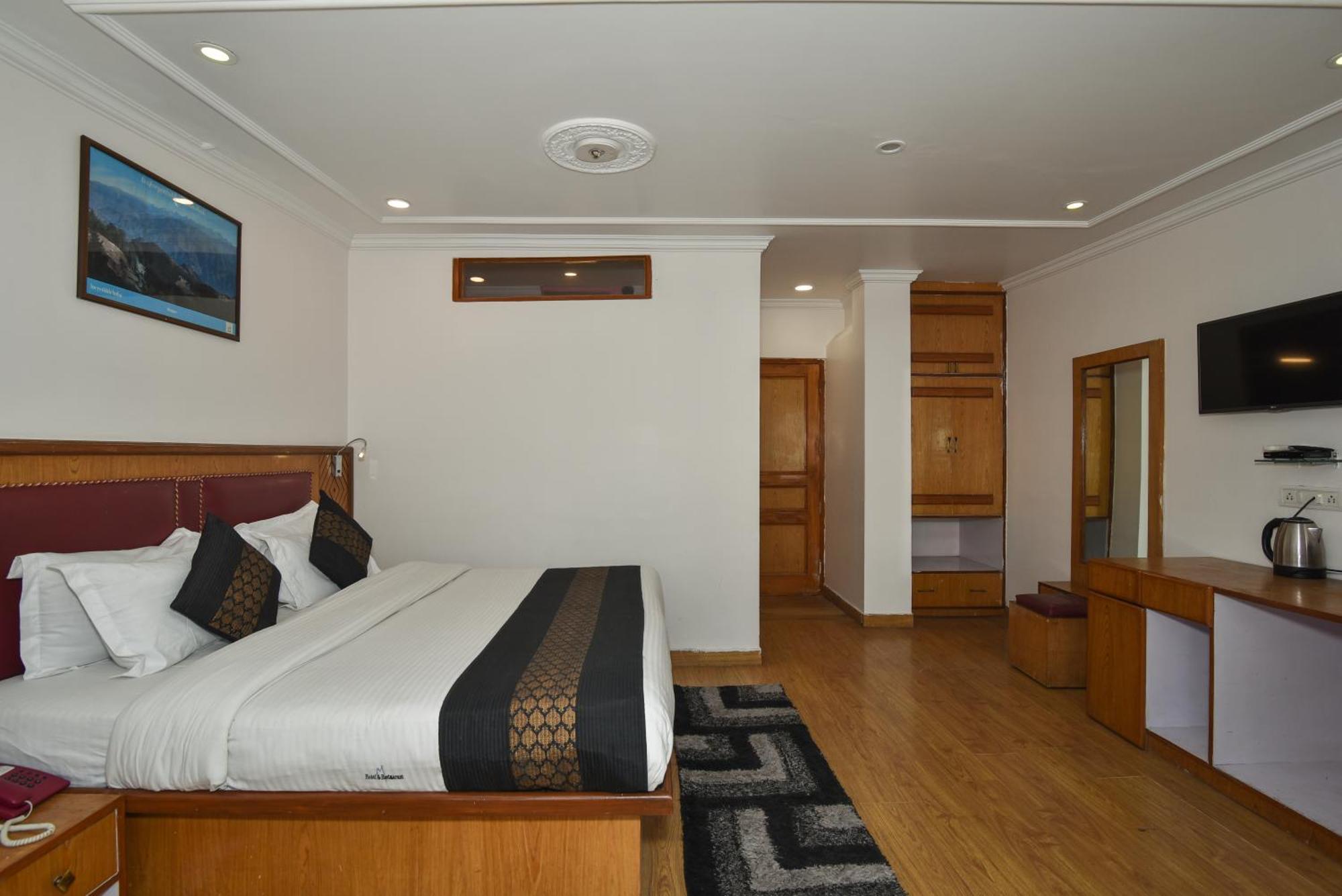 M Hotel And Restaurant แมคลอยด์กันจ์ ภายนอก รูปภาพ
