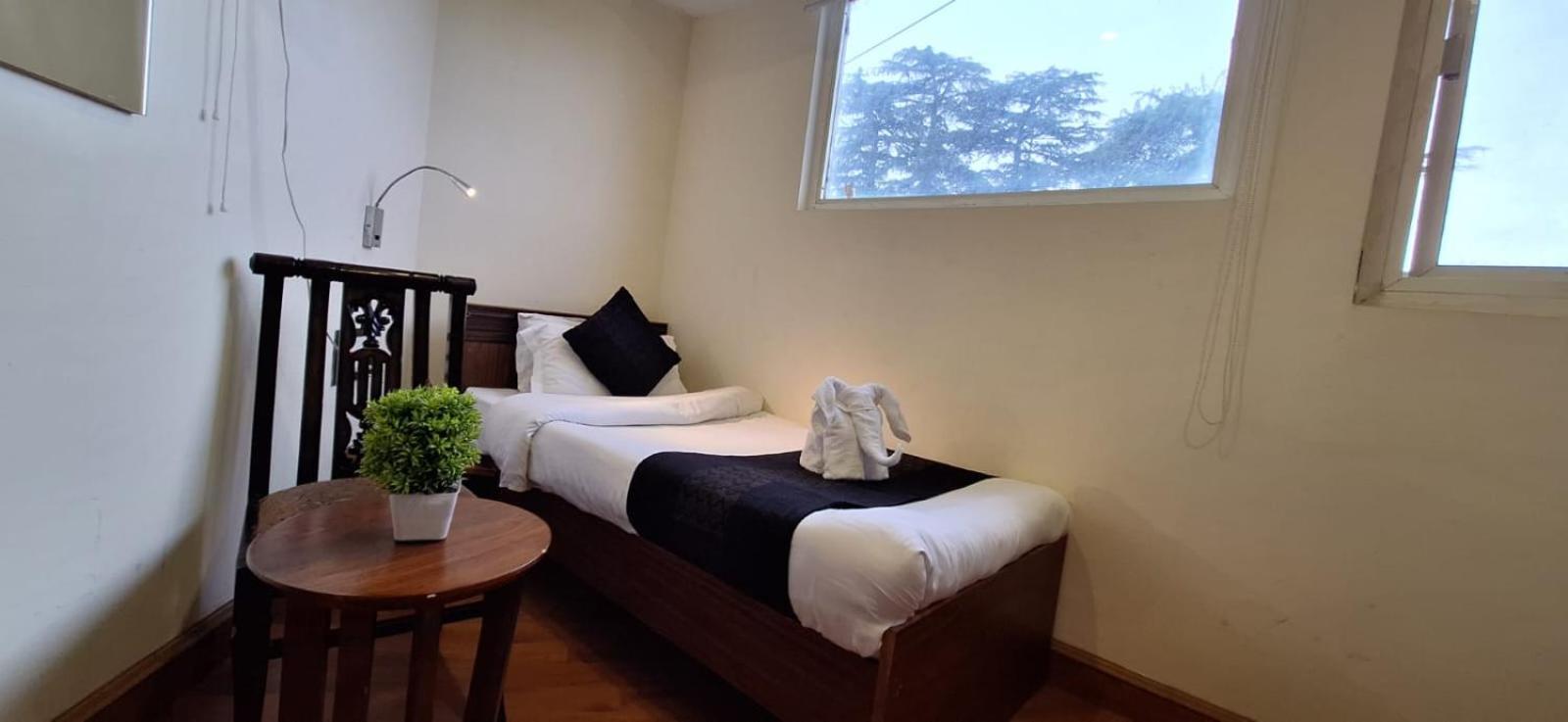 M Hotel And Restaurant แมคลอยด์กันจ์ ภายนอก รูปภาพ