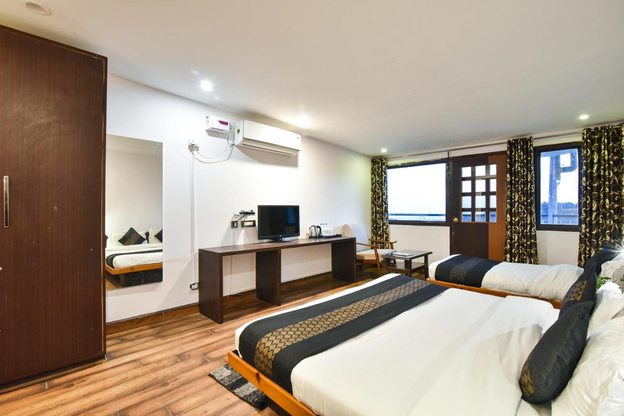 M Hotel And Restaurant แมคลอยด์กันจ์ ภายนอก รูปภาพ