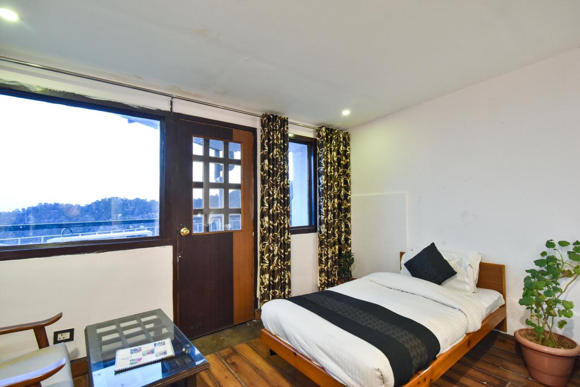 M Hotel And Restaurant แมคลอยด์กันจ์ ภายนอก รูปภาพ