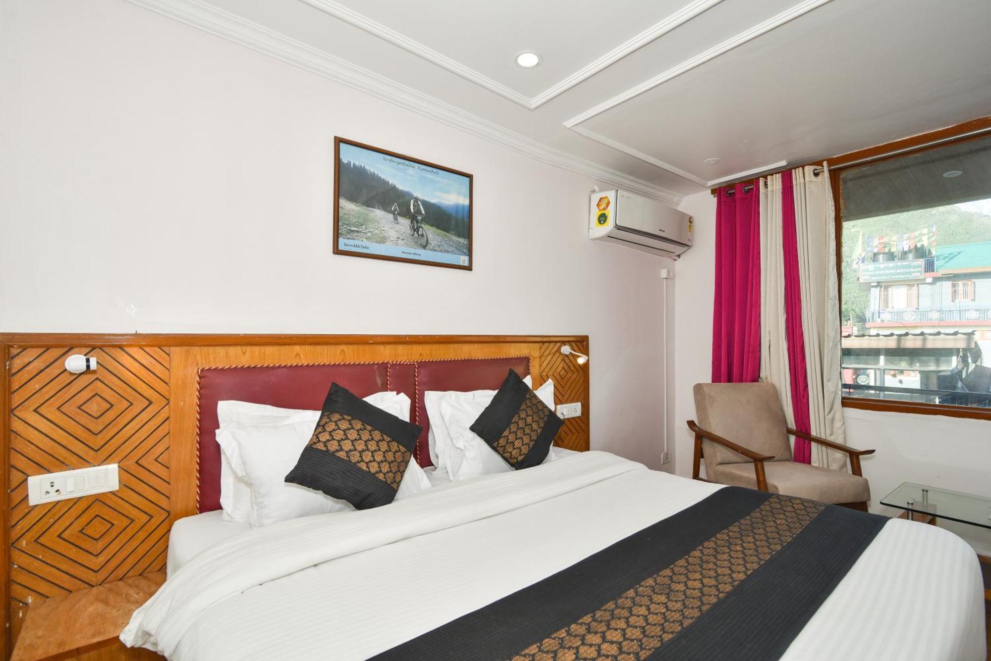 M Hotel And Restaurant แมคลอยด์กันจ์ ภายนอก รูปภาพ