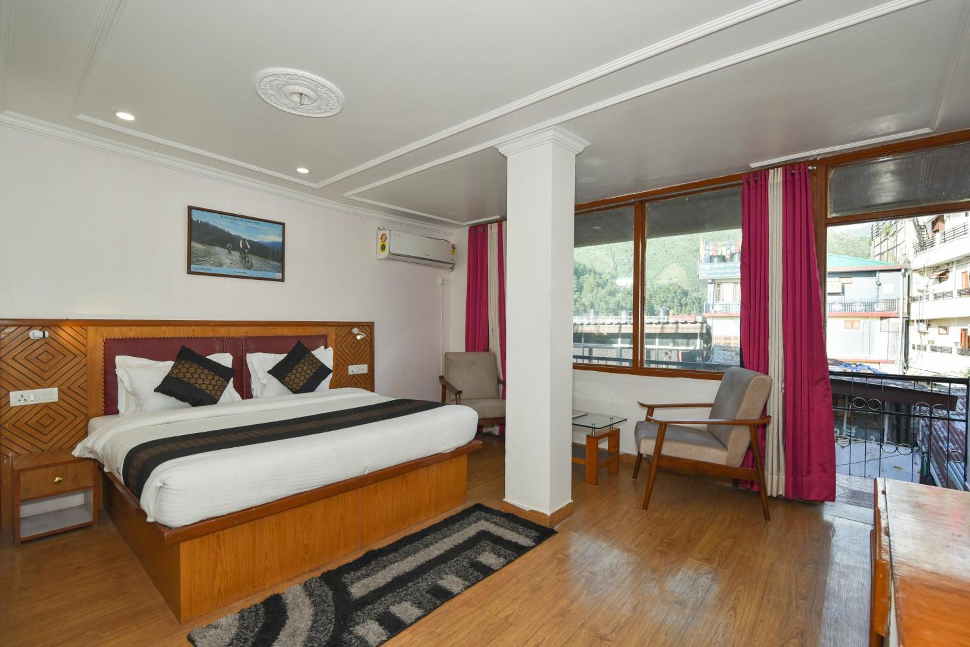 M Hotel And Restaurant แมคลอยด์กันจ์ ภายนอก รูปภาพ