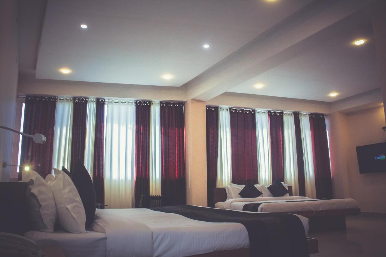 M Hotel And Restaurant แมคลอยด์กันจ์ ภายนอก รูปภาพ